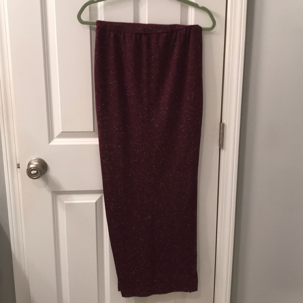 Maxi skirt w/ slit